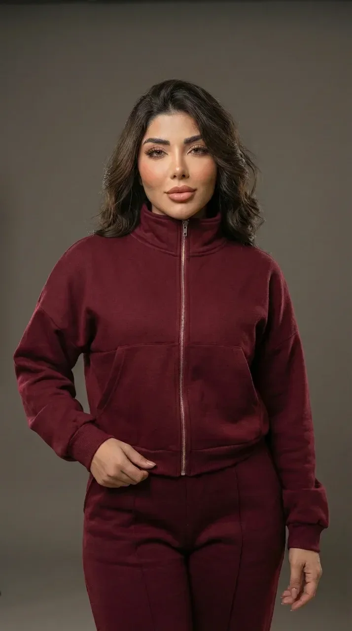 Ensemble de survêtement bordeaux élégant avec veste zippée et pantalon à jambe droite