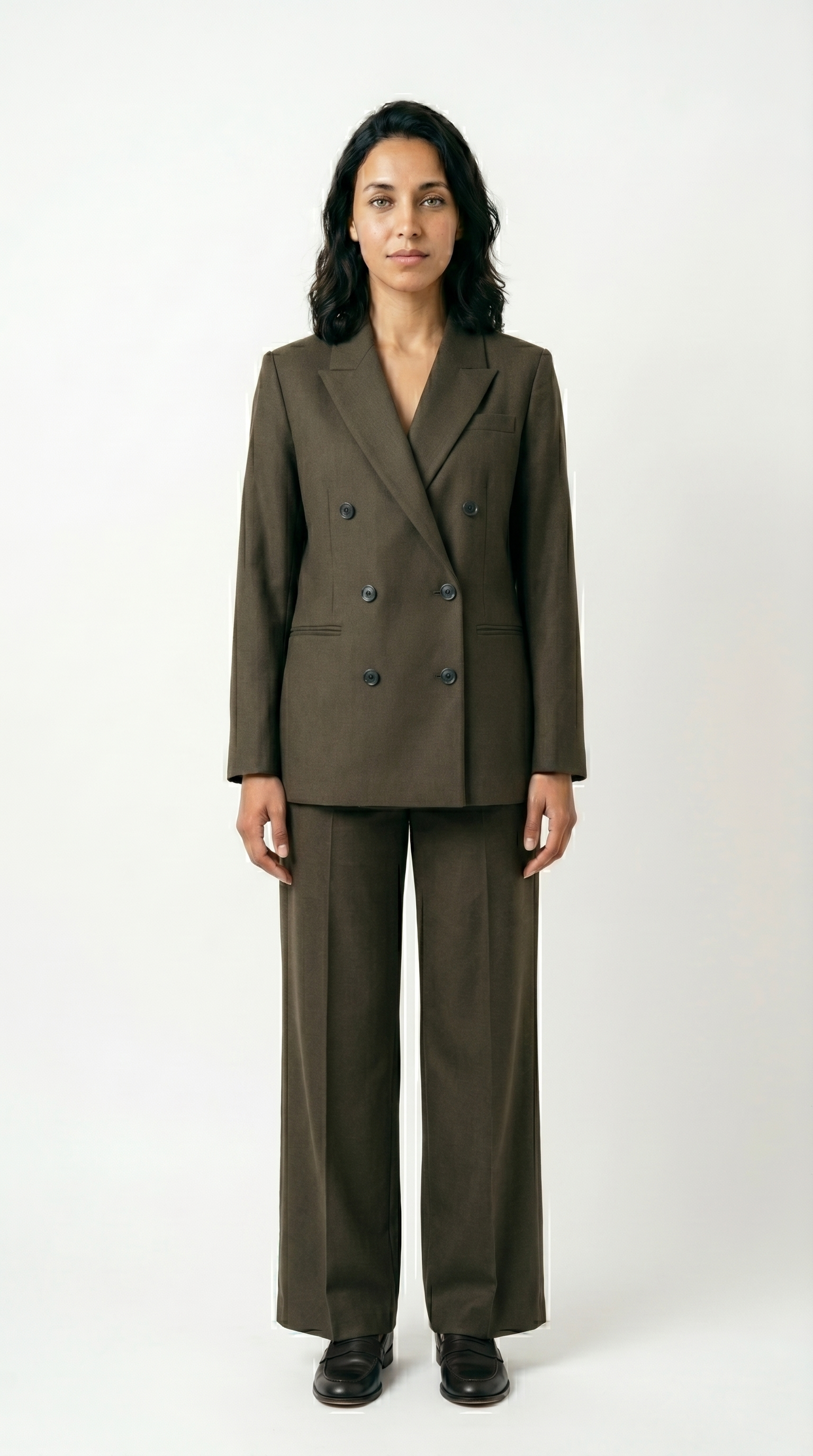 طقم نسائي أنيق – بنطال واسع مع بلوزة عصرية