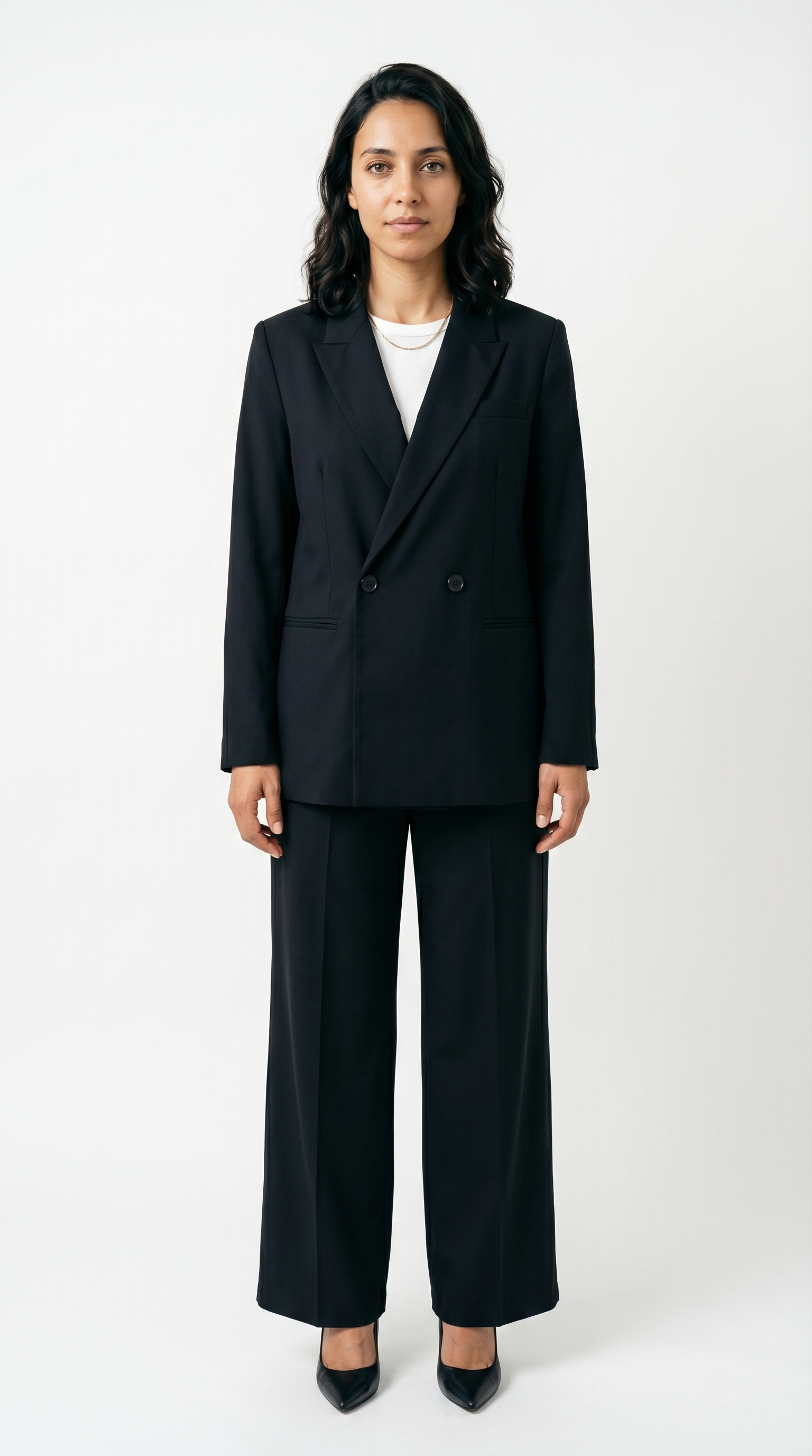 طقم نسائي أنيق – بنطال واسع مع بلوزة عصرية